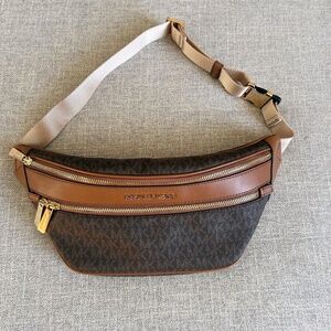 Michael Kors Kenly waist belt bag NEW